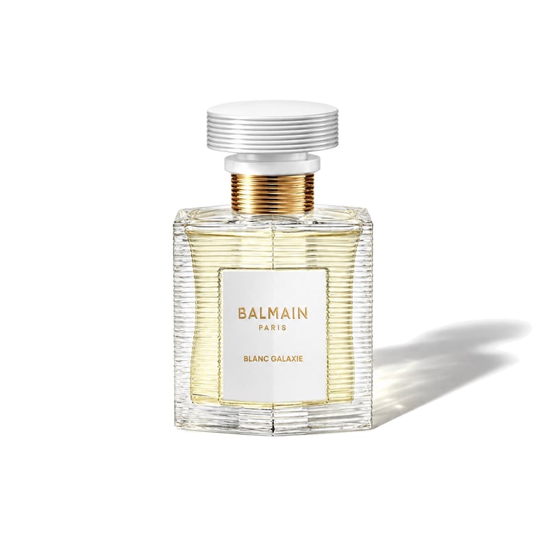 Blanc Galaxie Eau de Toilette di Balmain, flacone che proietta un’ombra morbida