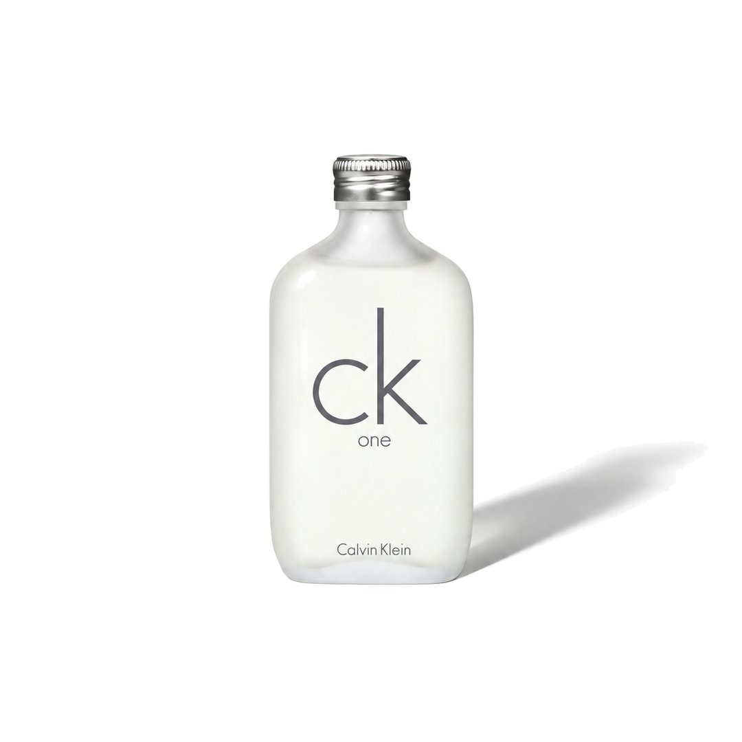 CK One, Calvin Klein: pullo heittää pehmeän varjon, kuva 1/6