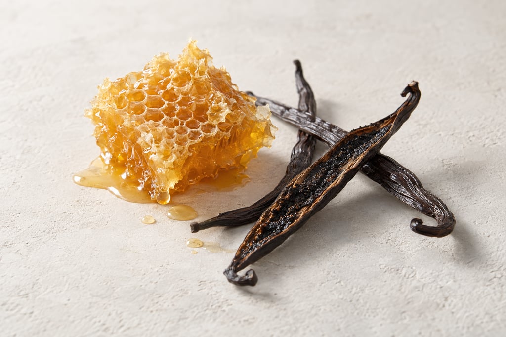 Honey and vanilla as raw materials: notes of Bianco Latte by Giardini di Toscana