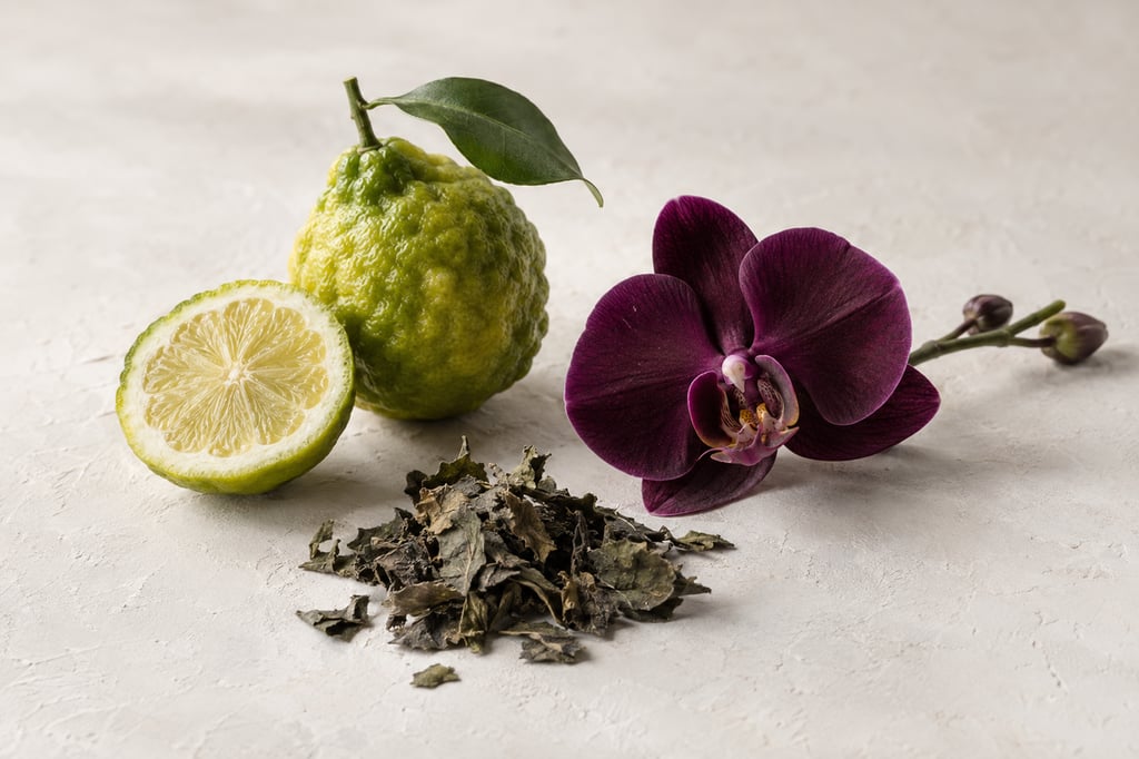 Bergamot, orchid and patchouli as raw materials: notes of Flowerbomb by Viktor&Rolf