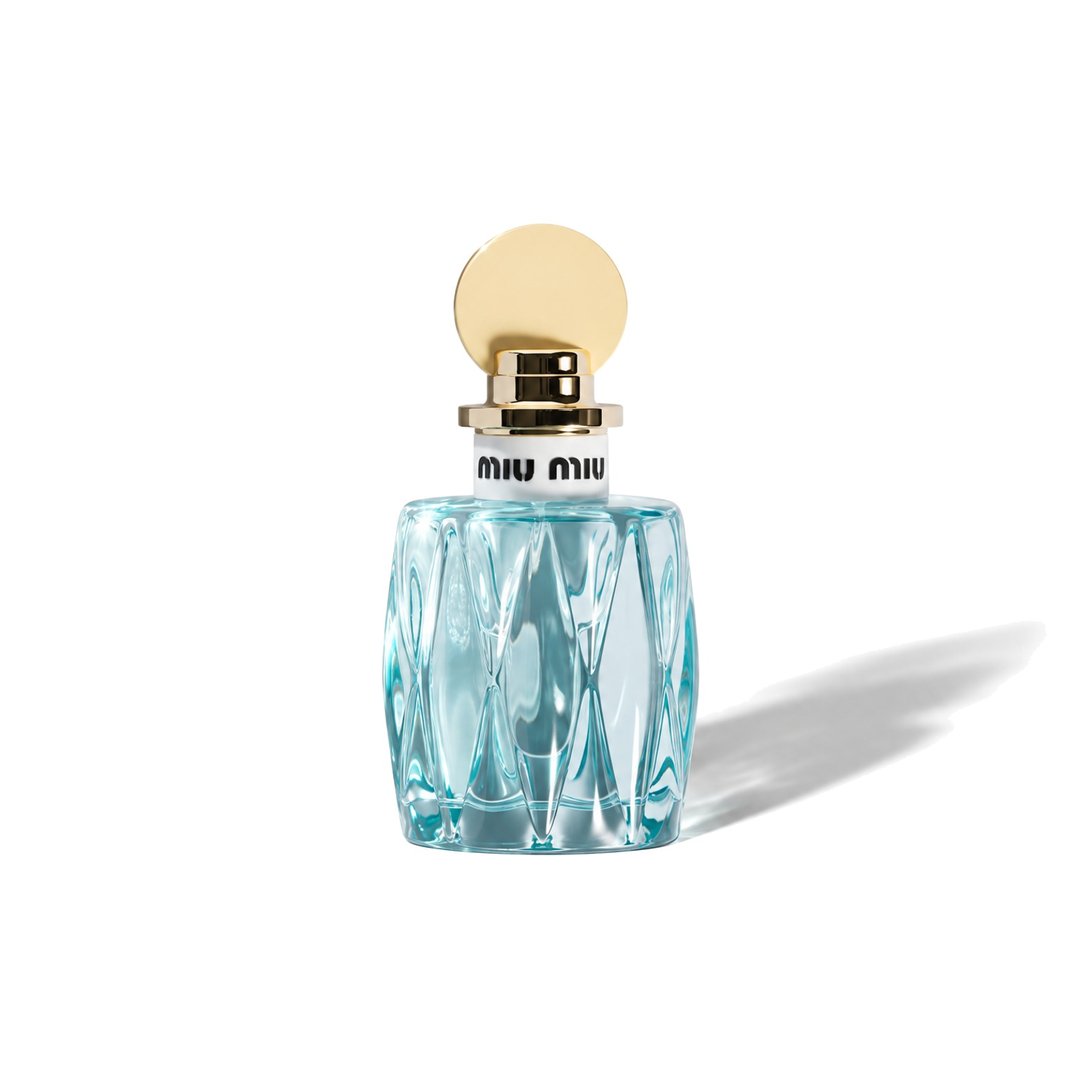 L'Eau Bleue di Miu Miu, flacone che proietta un’ombra morbida, foto 1 di 6
