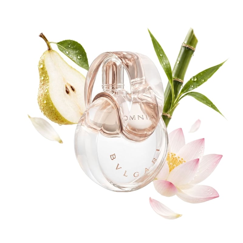 Omnia Crystalline του οίκου Bvlgari, φιάλη με τις κύριες νότες της: Αχλάδι, Μπαμπού και Λωτός