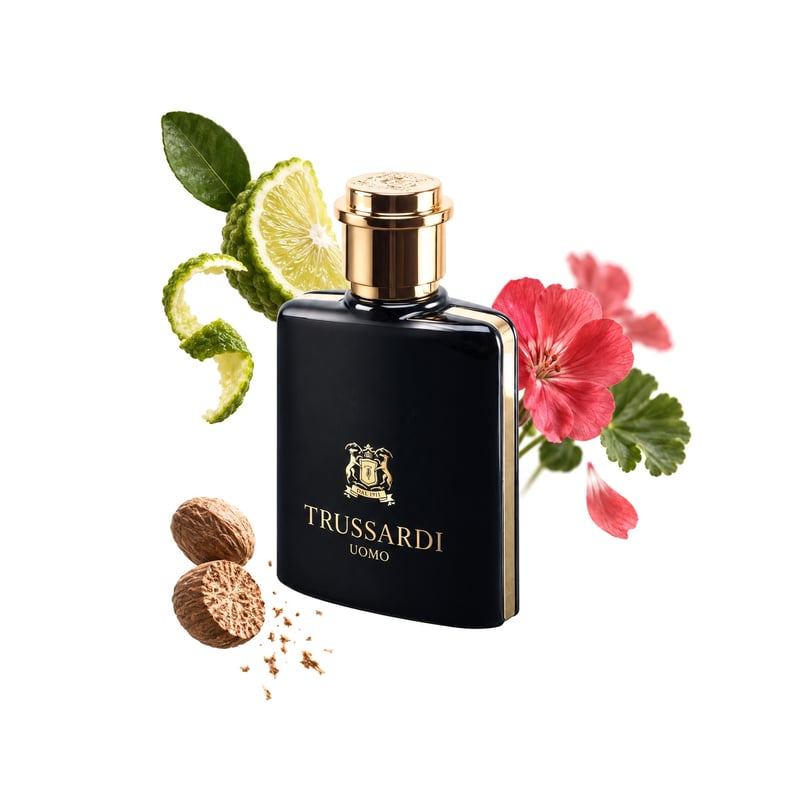 Trussardi Uomo 1911 του οίκου Trussardi, φιάλη με τις κύριες νότες της: Περγαμόντο, Μοσχοκάρυδο και Γεράνι